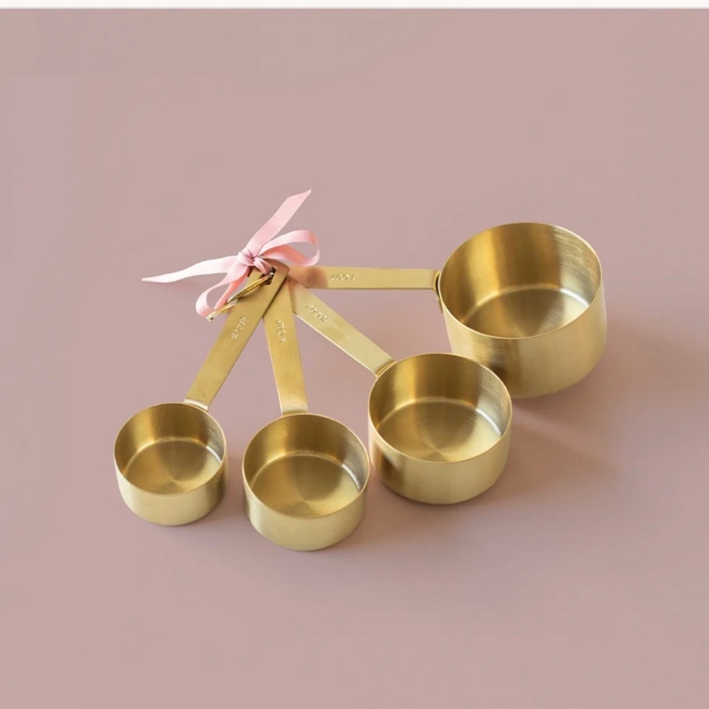 Hobbry for the Jilly Box measuring cups measure bake Jillian Harris